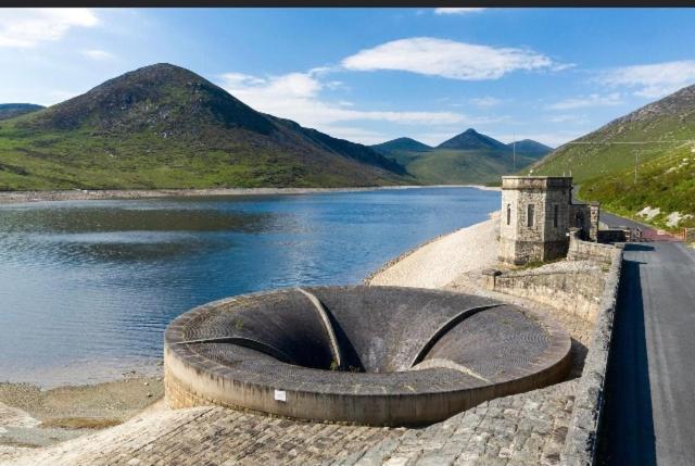 Annalong Moneydarragh Cottage With Uninterrupted Mountain And Sea Views- Hot Tub Available For Hire מראה חיצוני תמונה