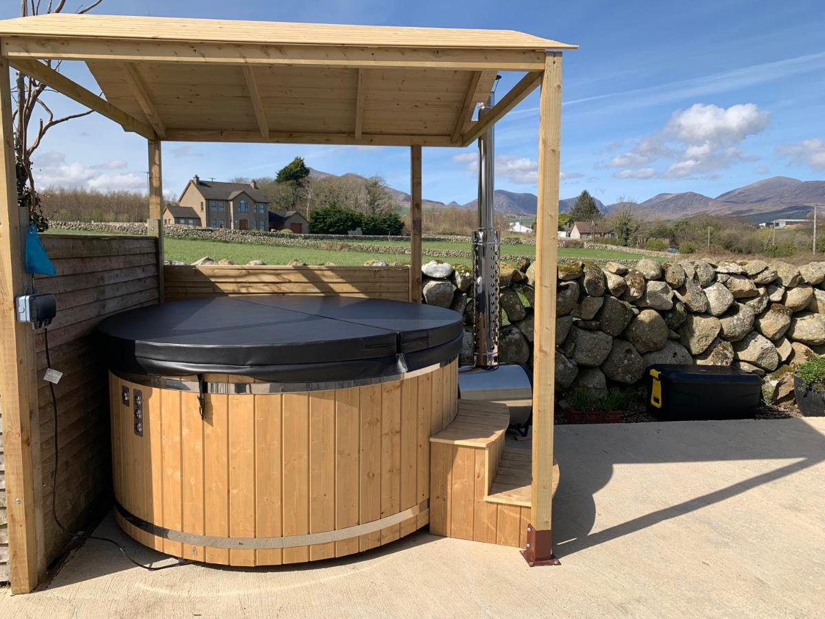 Annalong Moneydarragh Cottage With Uninterrupted Mountain And Sea Views- Hot Tub Available For Hire מראה חיצוני תמונה